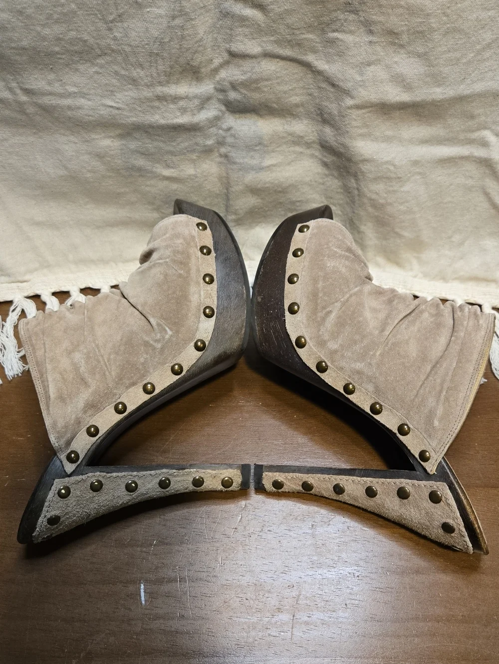 GUESS Vintage Y2K Suede Platform Mule Heels Size 7 McBling 2000s Studded